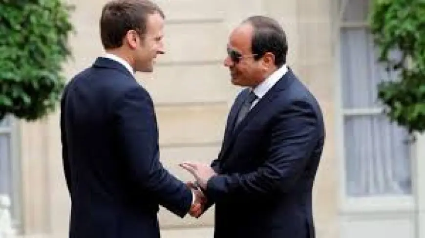 السيسي يستقبل الرئيس الفرنسي بقصر الاتحادية ويعقدان قمة مصرية فرنسية تعقبها قمة ثلاثية مع العاهل الأردني