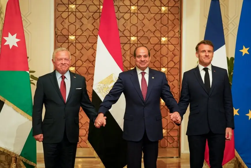ماكرون ينشر صورة القمة الثلاثية: صوت السلام هو الخيار الممكن