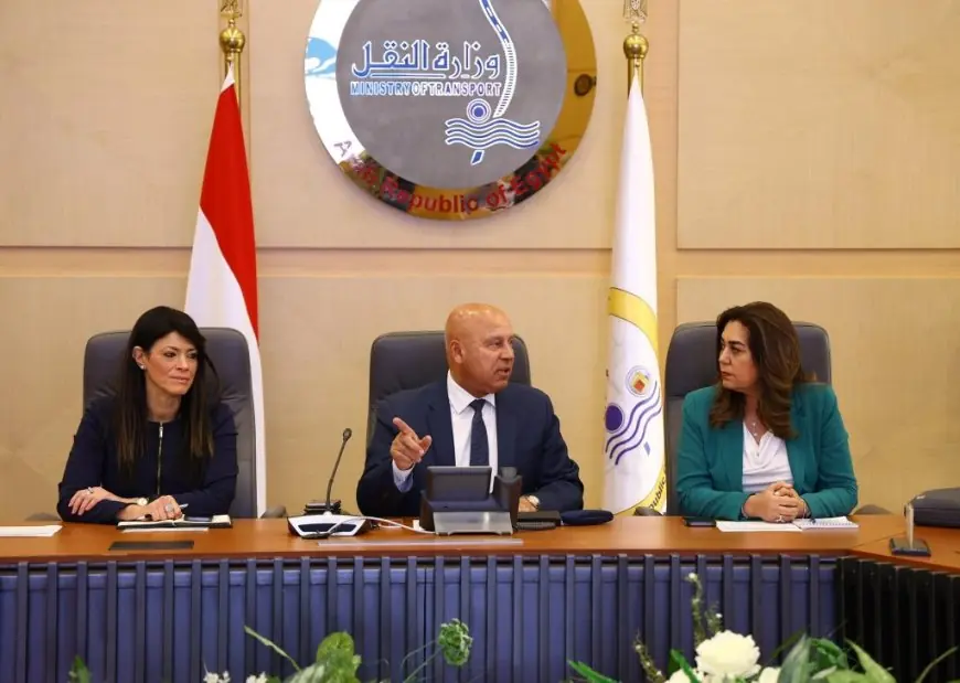كامل الوزير يشدد على سرعة إنهاء المرافق بالمناطق الصناعية الأربعة