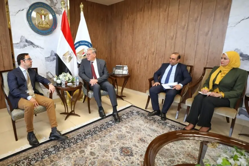 وزير البترول يبحث مع «شارد كابيتال» مستجدات مشروع للبتروكيماويات بالعلمين الجديدة
