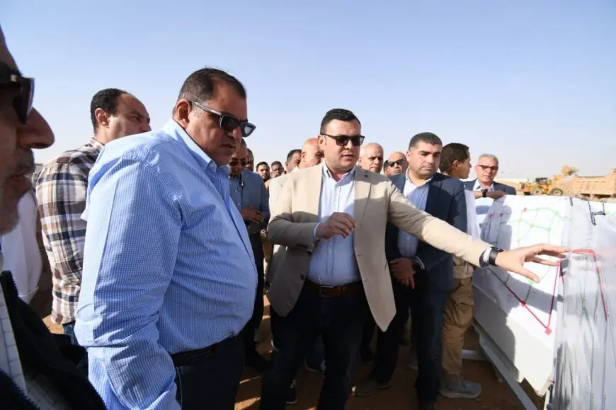 وزير الإسكان يختتم جولته بتفقد مشروعات المرافق في جنيفة والرابية بالشروق