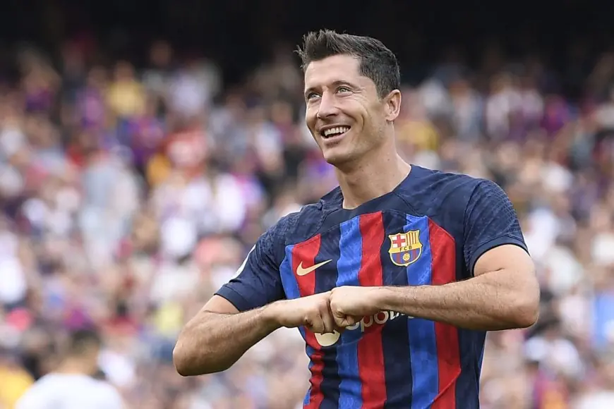 فليك يزف نبأ سارا لجماهير برشلونة بشأن ليفاندوفسكي