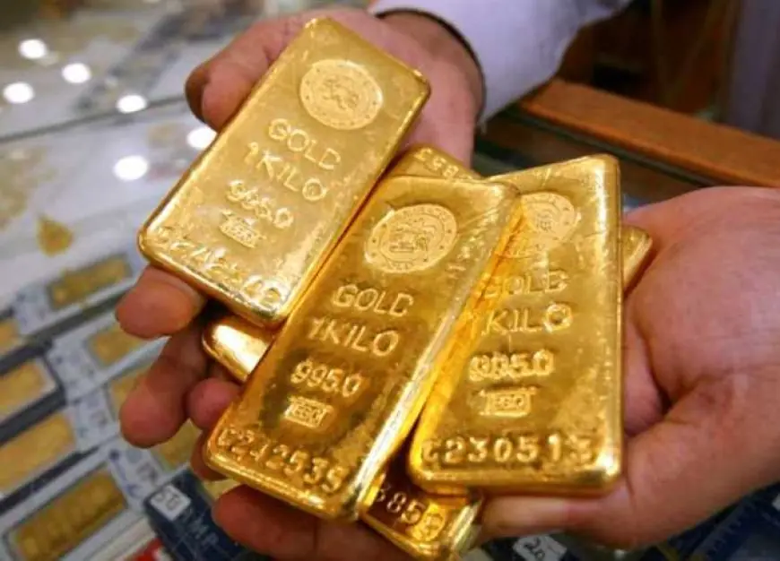 الذهب يحقق مكاسب محدودة بعد تراجع حاد الأسبوع الماضي