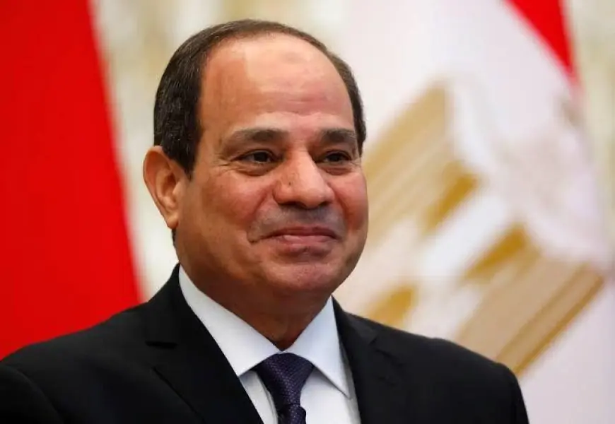 الرئيس السيسي يصل إلى مقر احتفالية عيد العمال بالسويس