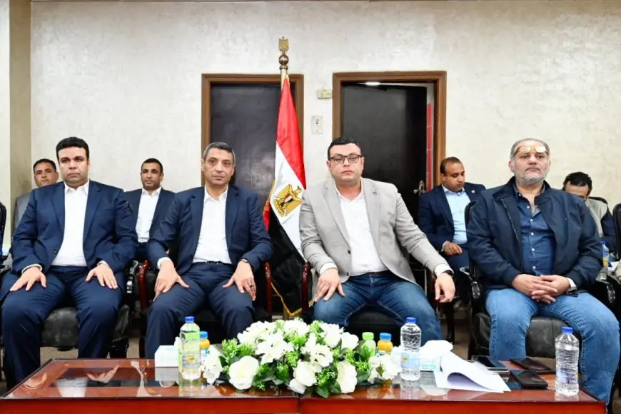 وزير الإسكان يعقد اجتماعاً بمقر جهاز مدينة السويس الجديدة لمتابعة المشروعات التنموية