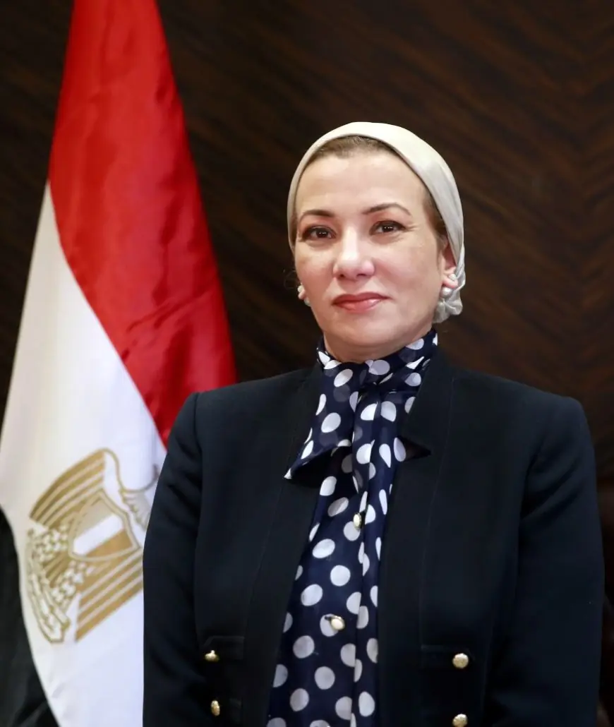 وزيرة البيئة توجه باتخاذ الإجراءات العاجلة لاحتواء تلوث بترولي قرب مدينة أبورديس