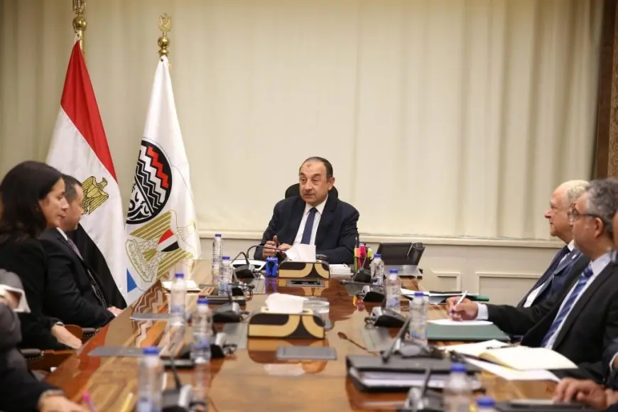 وزير قطاع الأعمال يلتقي وفد بريتش بتروليوم لمتابعة إعادة تشغيل مصنع الأنود بالعين السخنة