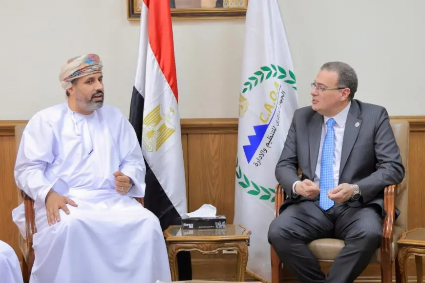رئيس التنظيم والإدارة يستقبل وزير العمل العماني ويبحثان تعزيز التعاون المشترك