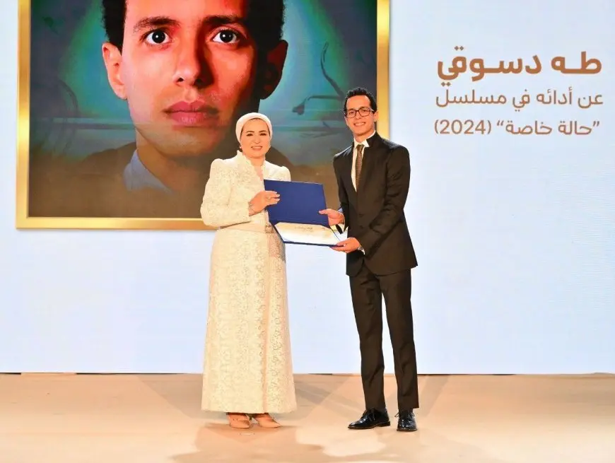 ماذا قال طه دسوقي بعد تكريمه من انتصار السيسي عن دوره في «حالة خاصة»؟