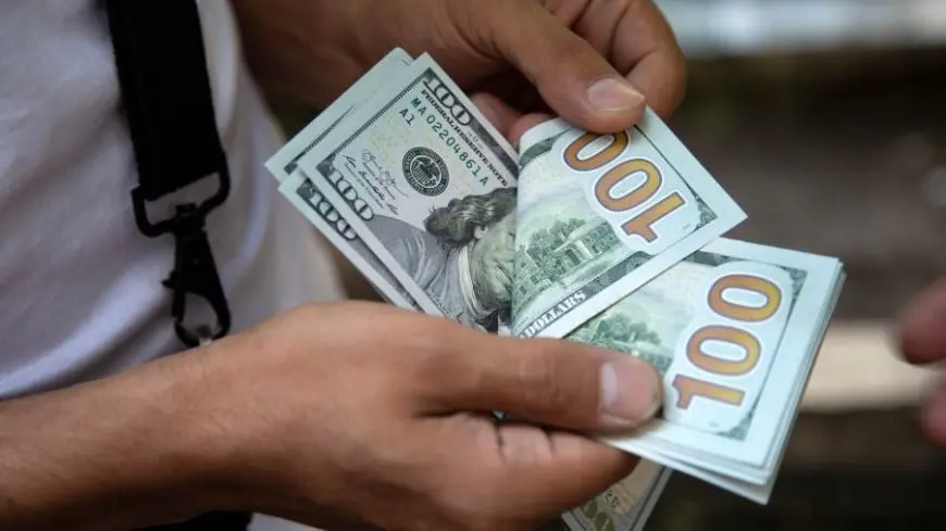 تحرك طفيف لـ سعر الدولار مقابل الجنيه خلال منتصف التعاملات