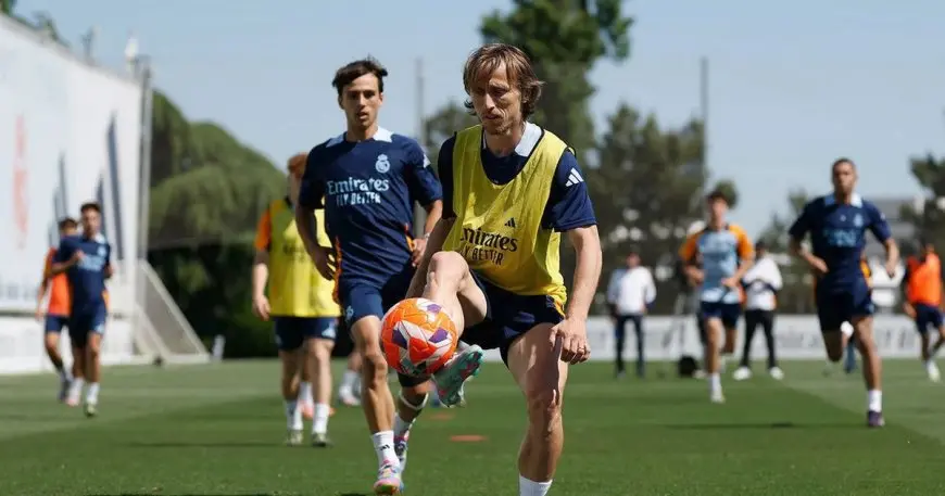 بعد رحيل أنشيلوتي.. هل يودع مودريتش مسيرته الأسطورية مع ريال مدريد؟