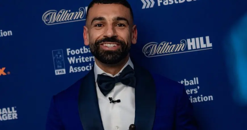 صلاح يحصل على جائزة أفضل لاعب في الدوري الإنجليزي من رابطة كتاب كرة القدم