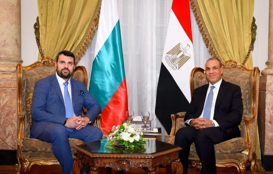 وزير الخارجية والهجرة يستقبل نظيره البلغاري للتشاور حول عدد من القضايا الإقليمية والدولية