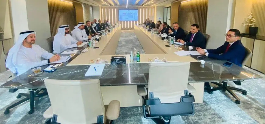 وزير الاستثمار والتجارة الخارجية يلتقي رئيس مجلس إدارة مجموعة أبوظبي للطيران