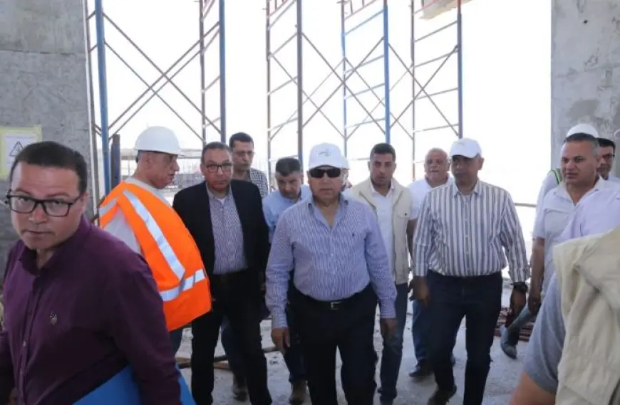 وزير الصناعة يتفقد أعمال القطار الكهربائي السريع من القاهرة إلى المنيا