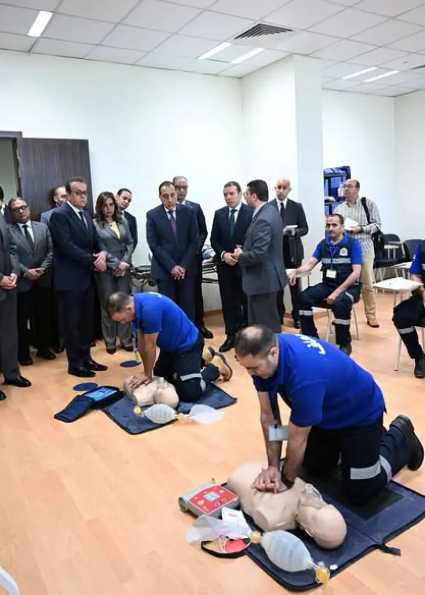 رئيس الوزراء يتفقد المركز القومي للتدريب بمقر هيئة الاسعاف المصرية