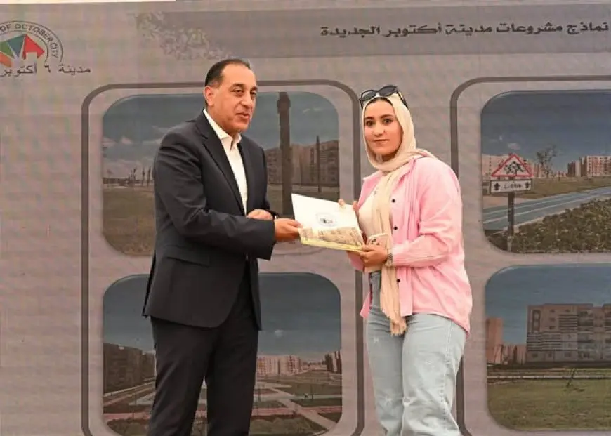 رئيس الوزراء يسلم عقود وحدات مبادرة سكن لكل المصريين بمدينة أكتوبر الجديدة