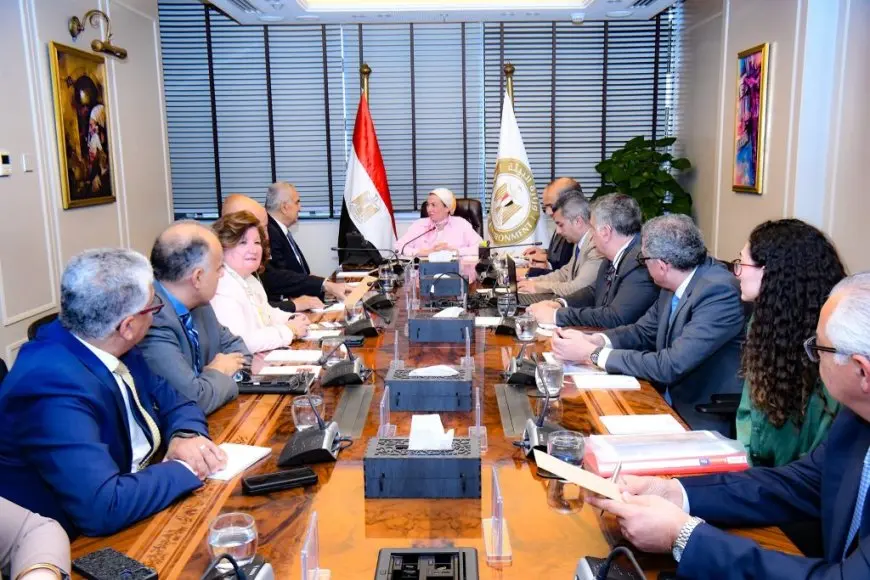 وزيرة البيئة تستعرض جهود الوزارة في تهيئة المناخ الداعم للاستثمار