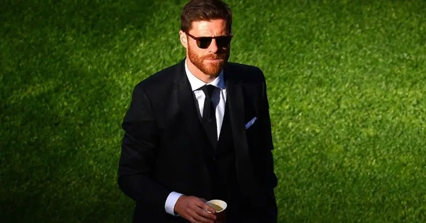 تشافي يصل إلى مدريد استعداداً لتقديمه كمدرب لريال مدريد