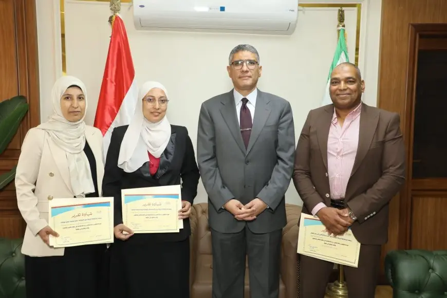 محافظ الجيزة يكرم رئيس مركز الصف ورئيسة ووكيل لجنة التصالح تقديرا لجهودهم في إنجاز الملف