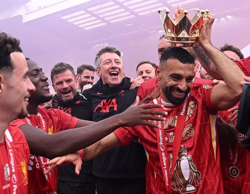 الملك المصري محمد صلاح يرتدي تاج الدوري الإنجليزي