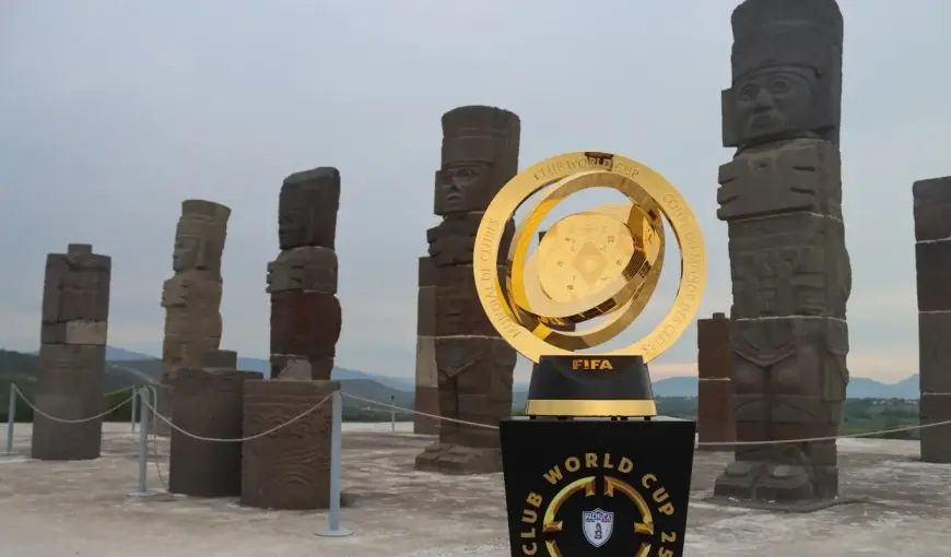 جولة تاريخية لمجسم كأس العالم للأندية في محطتها بالمكسيك مع نادي باتشوكا.. صور